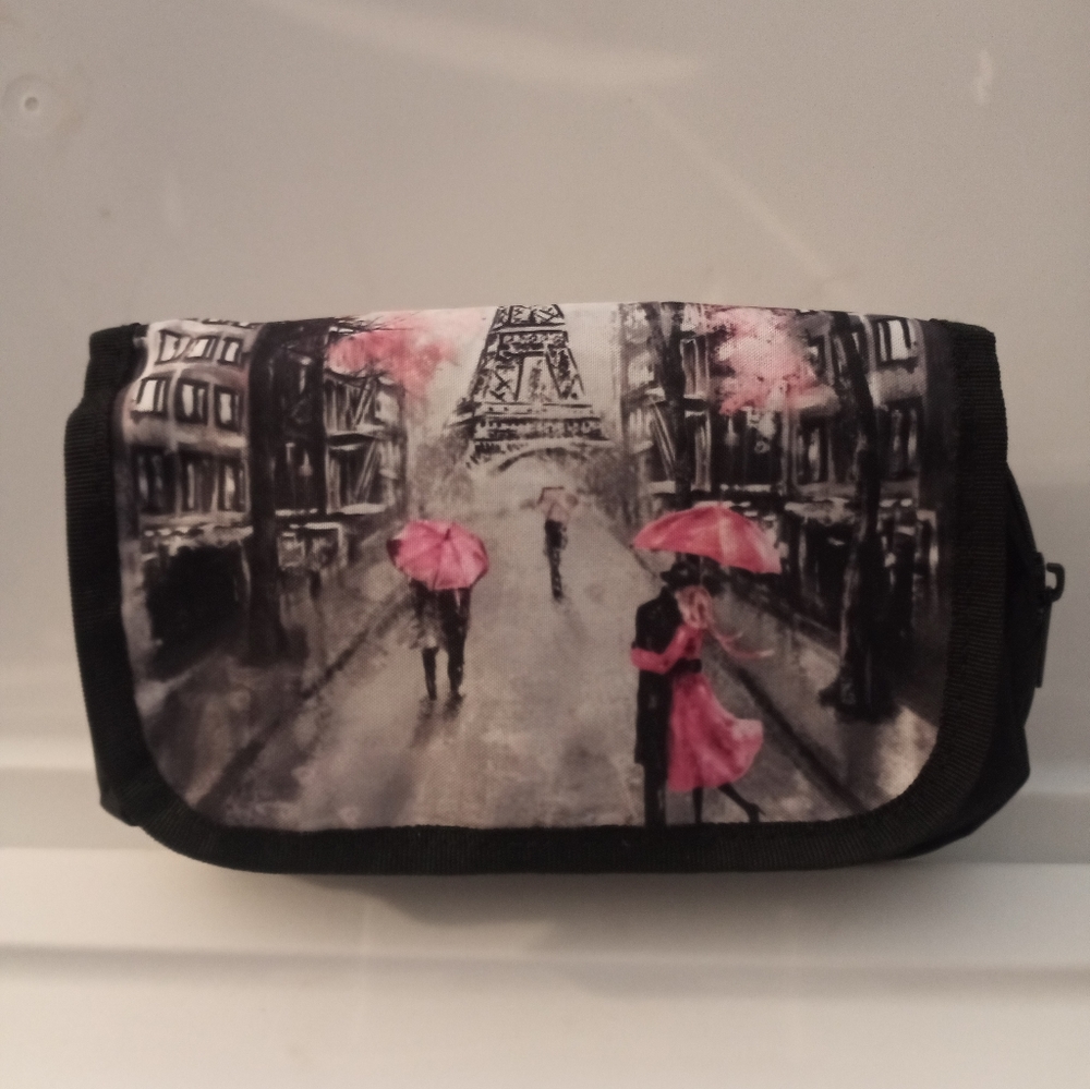 Small 9" L x 6" T x 3" W Case / Bag w Paris France Effiel Tower Design